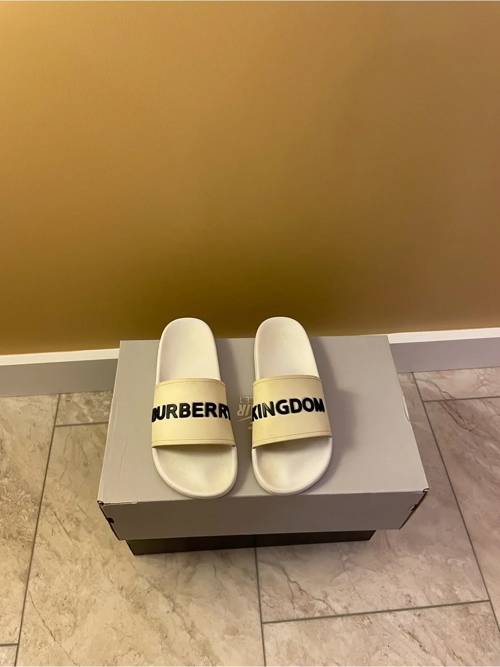 Authentic! Burberry Kids Black Logo Slide Sandals (EU 35)